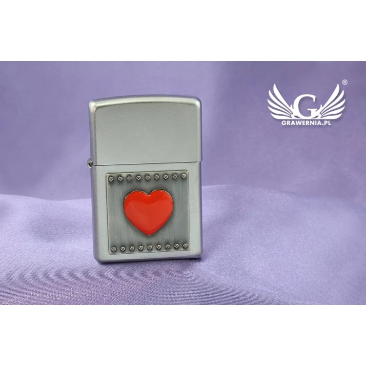 Zapalniczka Zippo Serce Czerwone Satin Chrome - ZIP022