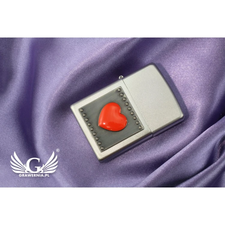 Zapalniczka Zippo Serce Czerwone Satin Chrome - ZIP022