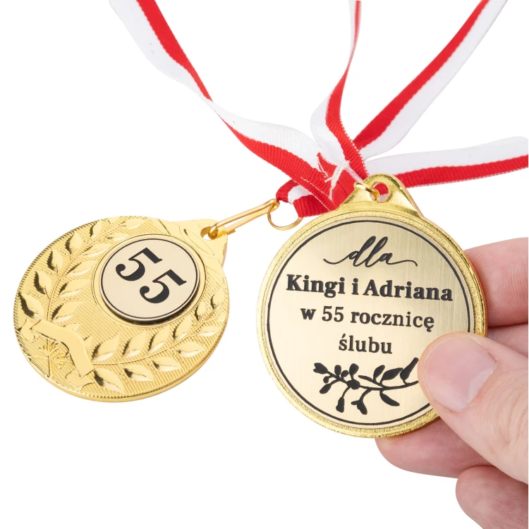 Złote medale na 55-tą szmaragdową rocznicę ślubu - komplet w kasecie z drewna - MGR112
